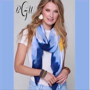 💙NWT Gorgeous Soft Watercolor Oblong Scarf💙